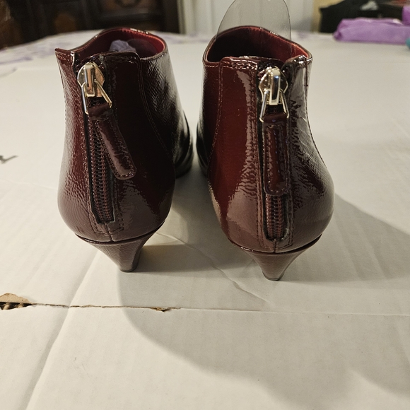 Nine West Glossy Burgundy Ankle Boots - Picture 4 of 9